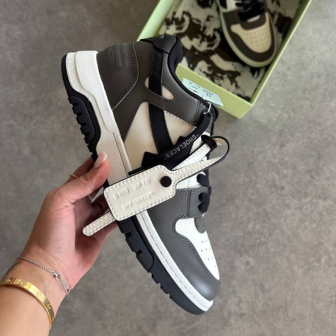 Off White Luxury Premium