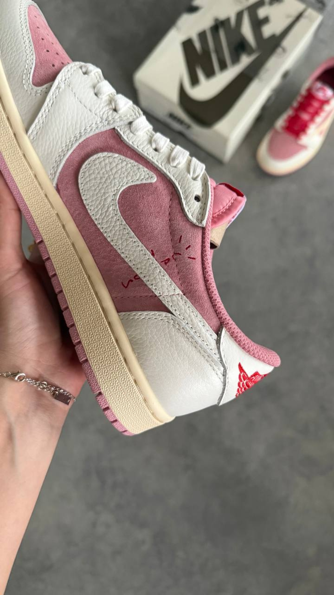 TRAVIS SCOTT X AIR JORDAN 1 AJ1 LOW - SHY PINK