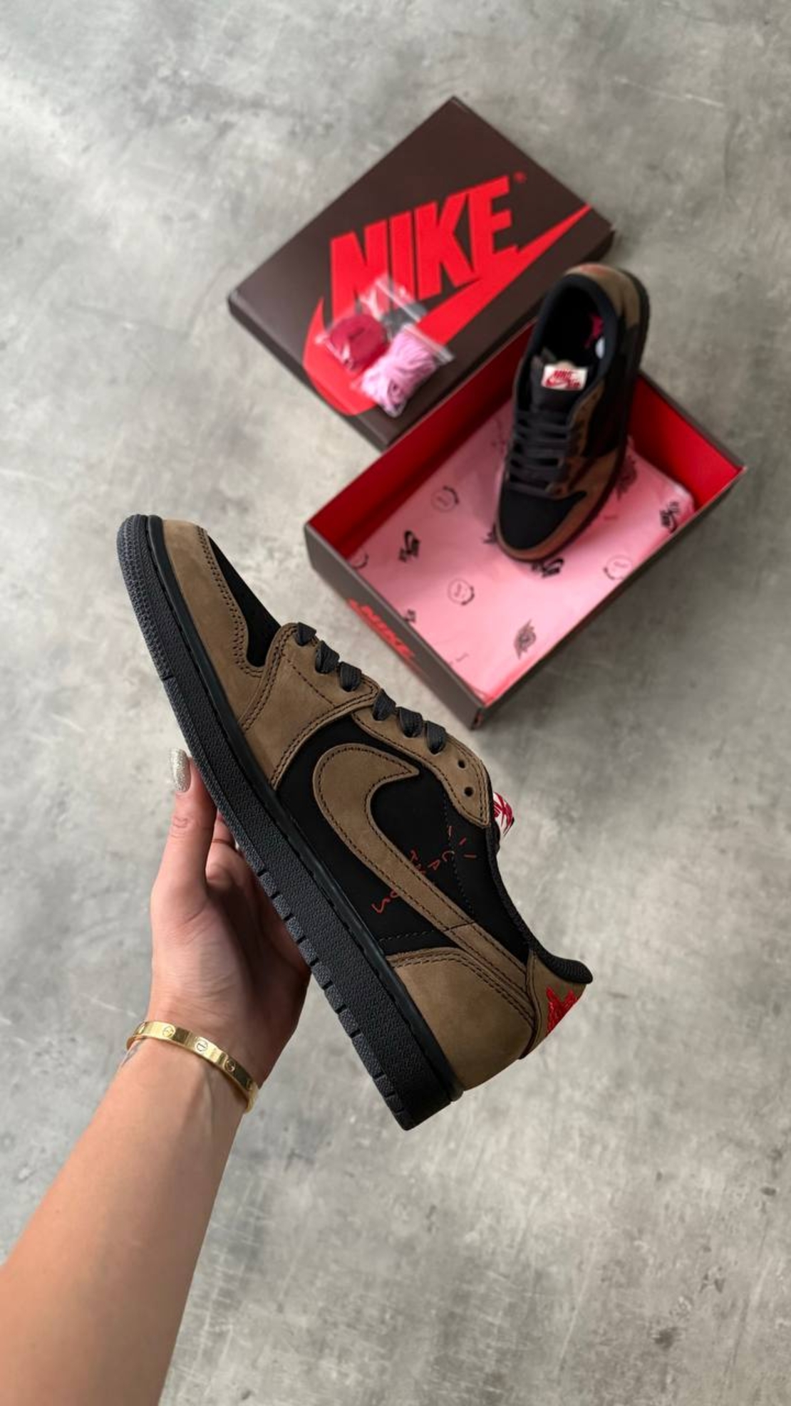 Air Jordan 1 Low Travis Scott “Velvet Brown”
