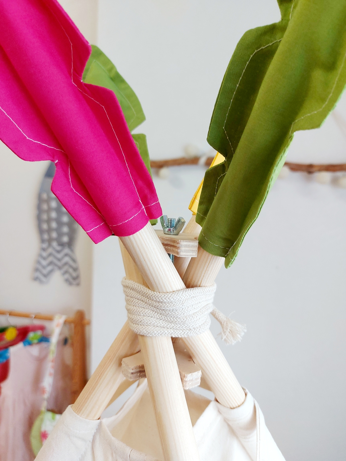 Детска палатка Тее Рее голямо БОХО с цветни пискюли