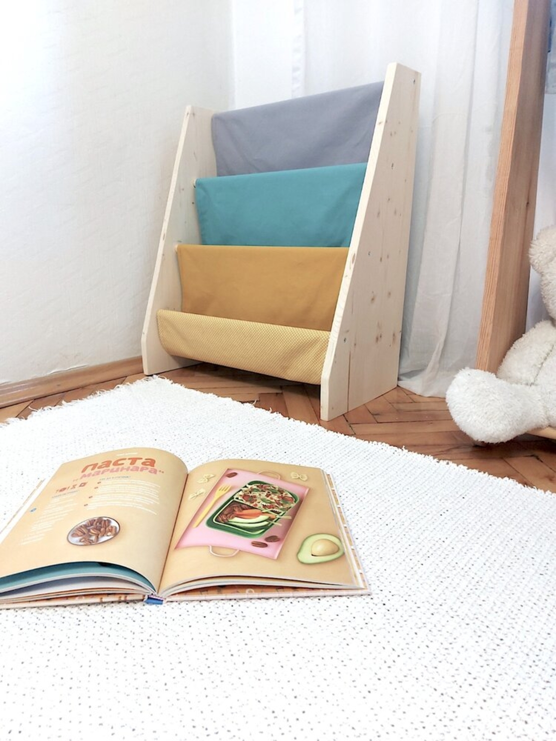 Етажерка за книжки от плат и дърво 5