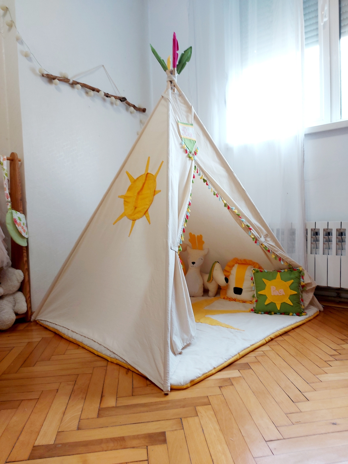 Детска палатка Тее Рее голямо БОХО с цветни пискюли