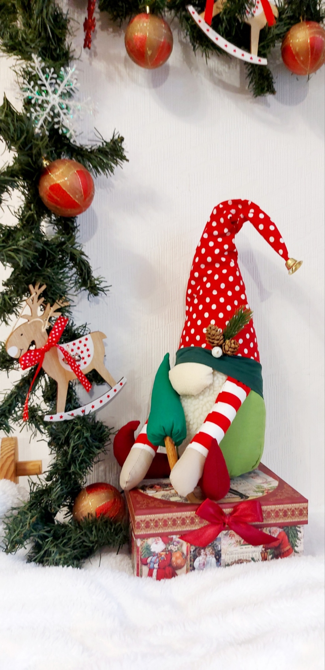 Коледно джудже за декорация точки