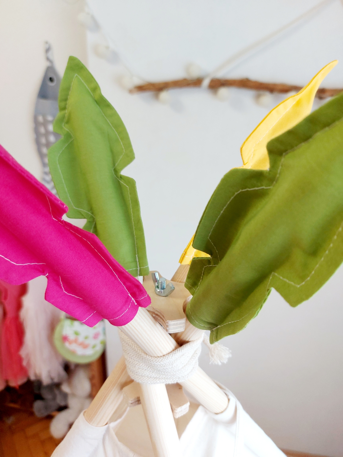 Детска палатка Тее Рее голямо БОХО с цветни пискюли