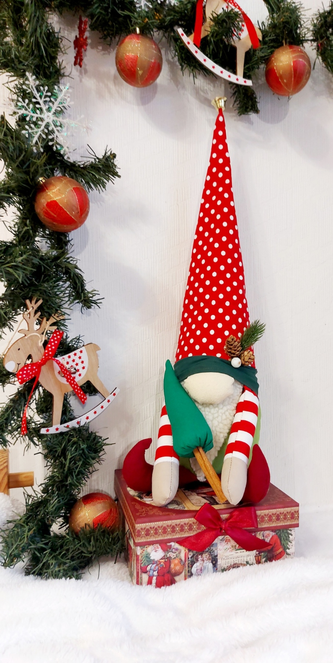 Коледно джудже за декорация точки