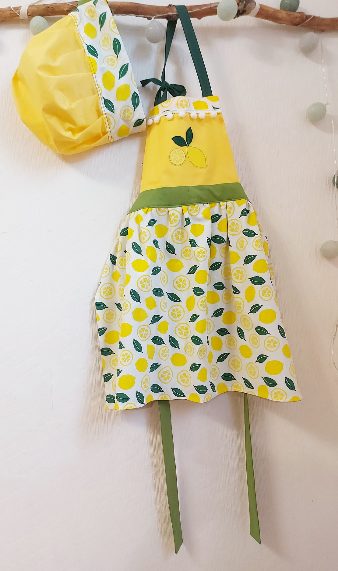 Комплект детска престилка с шапка Лимони