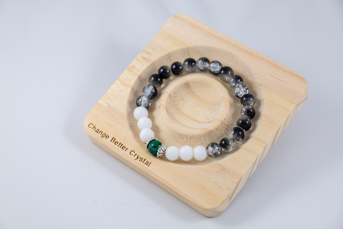 White onyx and green malachite bracelet