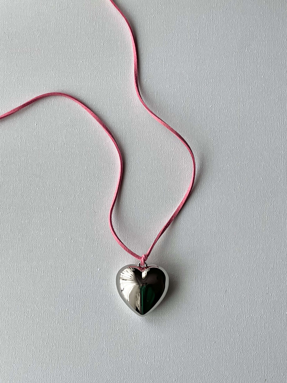PUFFY HEART NECKLACE in toffee pink