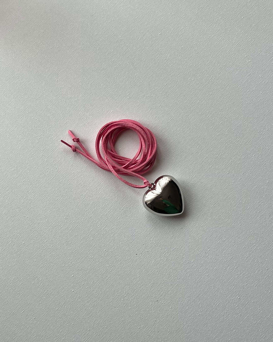 PUFFY HEART NECKLACE in toffee pink