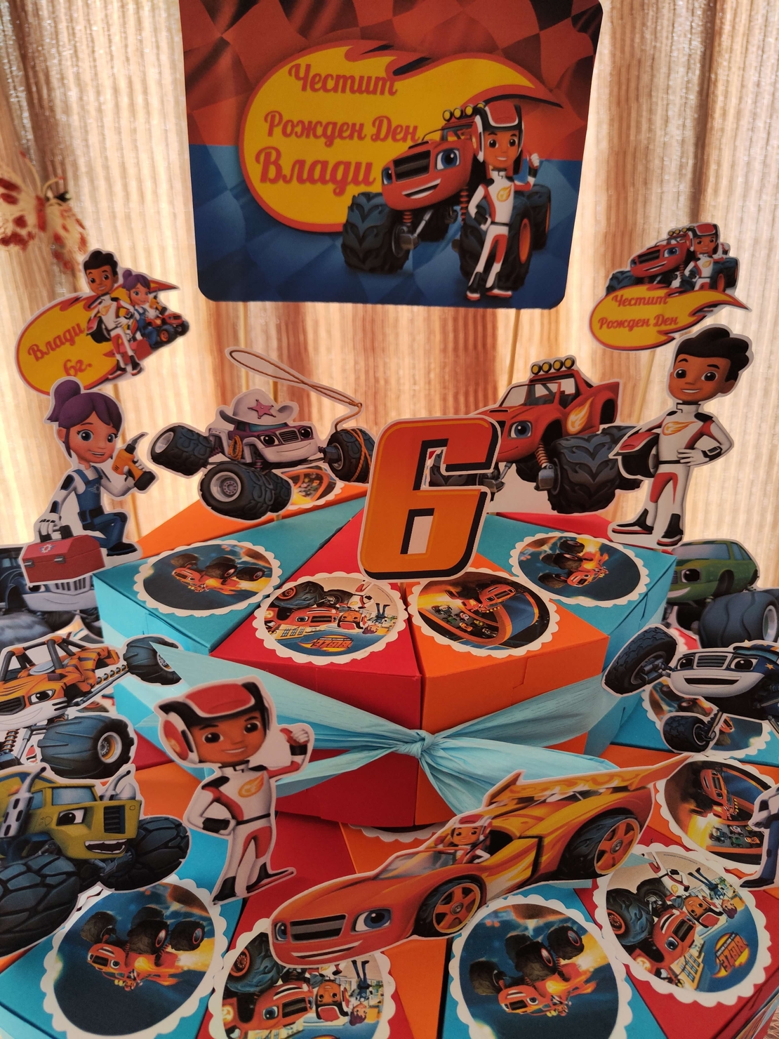 Картонена торта  ПЛАМЪЧКО И МАШИНИТЕ 2 /  BLAZE AND MONSTERS  2