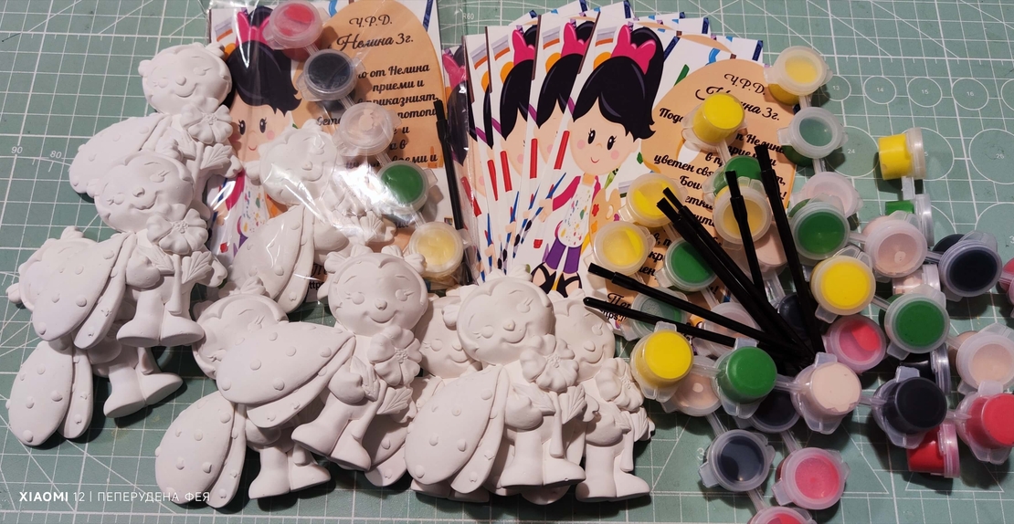 КАЛИНКА С ЦВЕТЕ за оцветяване С / БЕЗ  магнит - 1бр. фигурка + 2бр. боички+ 1бр. четка