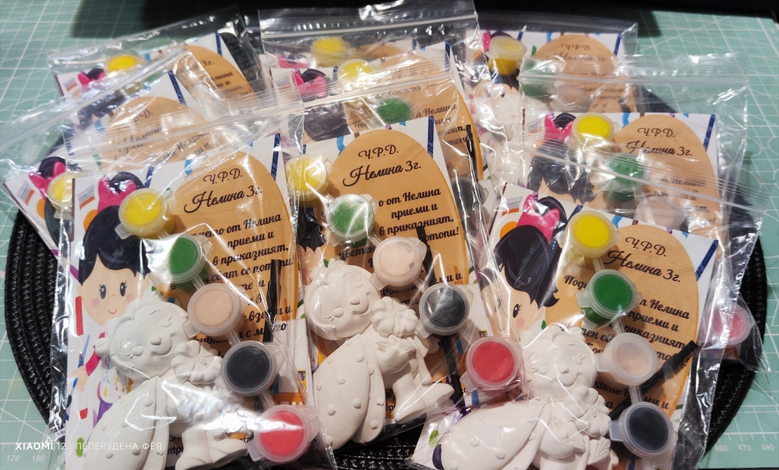 КАЛИНКА С ЦВЕТЕ за оцветяване С / БЕЗ  магнит - 1бр. фигурка + 2бр. боички+ 1бр. четка