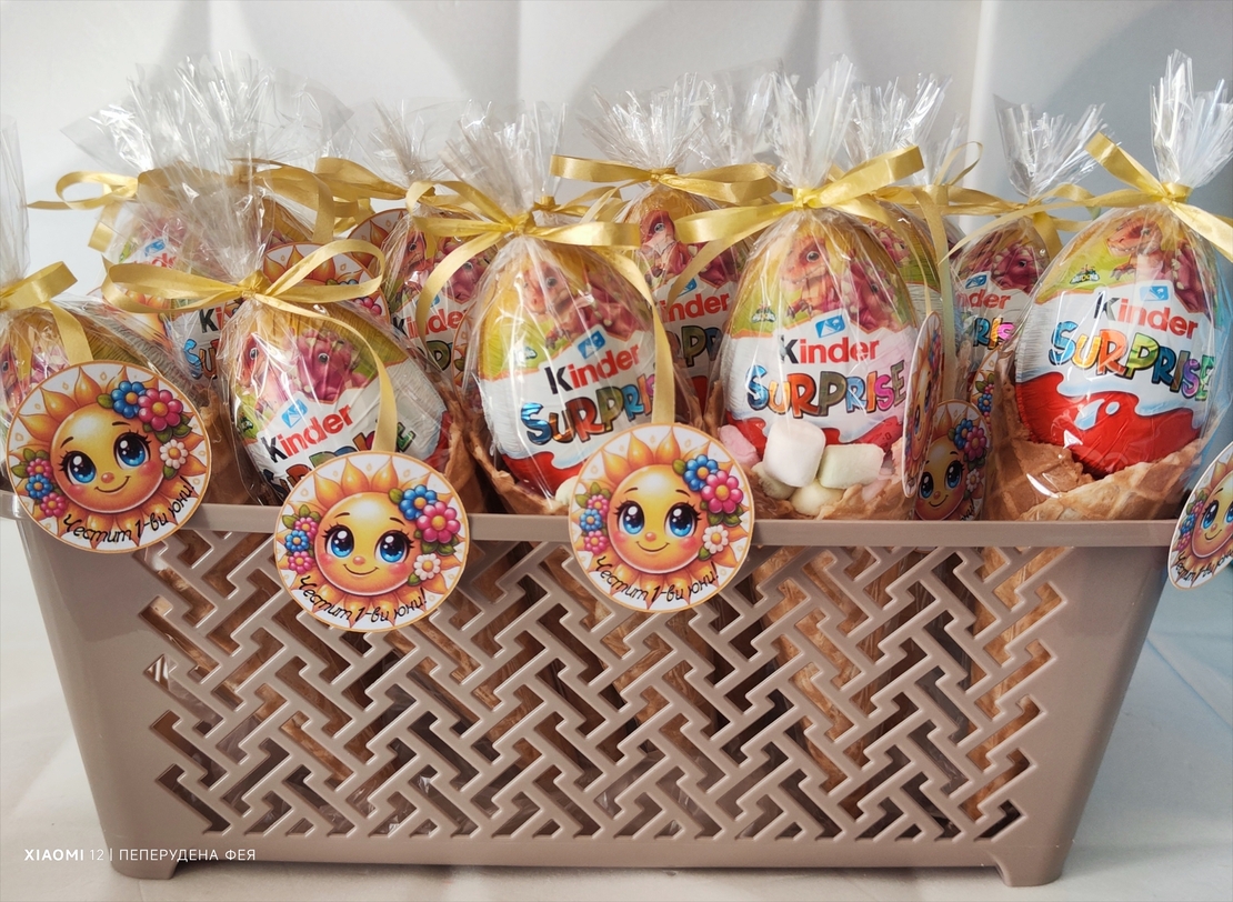 ФУНИЙКА С ШОКОЛАДОВО ЯЙЦЕ  KINDER + ШОКО КРИСПИ + МИНИ МАРШМЕЛОУЧЕТА