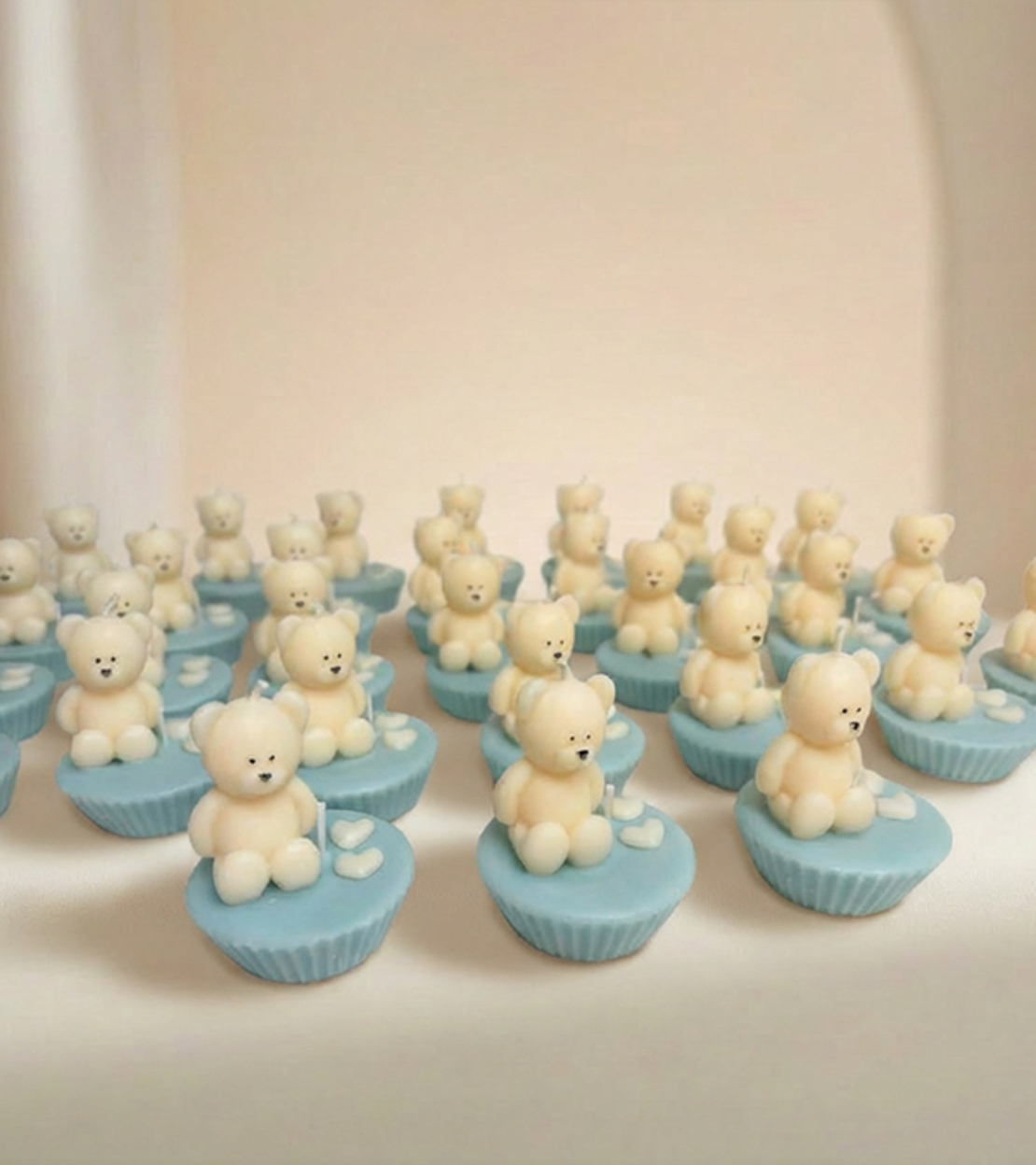 „Мече с мъфин – свещ с цифра за бебешки празник“