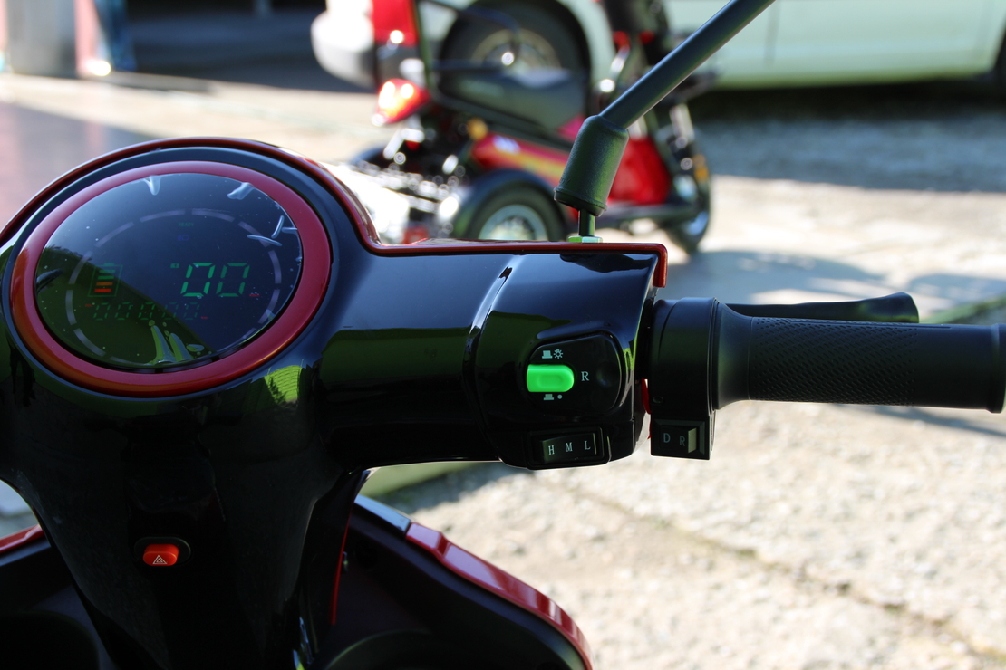 Електрическа Фамозна триколка MaXmotors FM1 1500W – RED