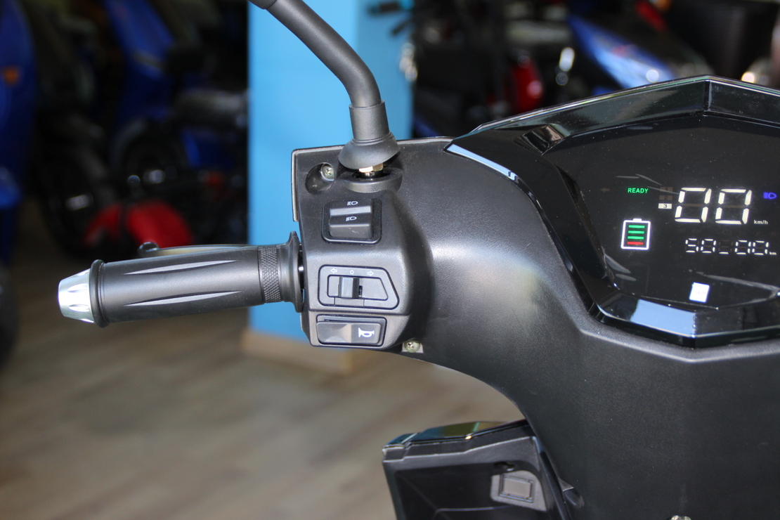 ЕЛЕКТРИЧЕСКА ТРИКОЛКА-СКУТЕР MAX SPORT 1500W BLACK