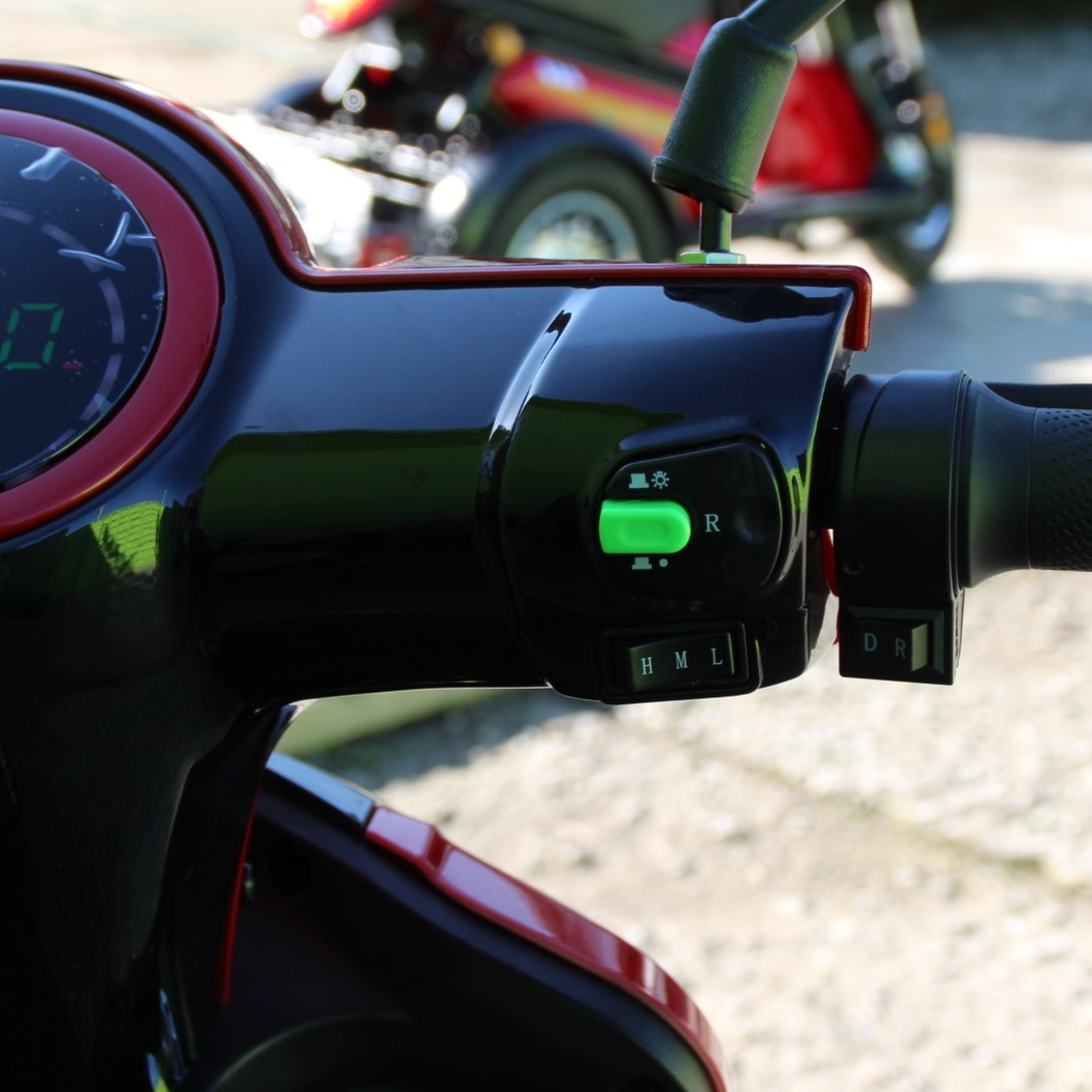 Електрическа Фамозна триколка MaXmotors FM1 1500W – RED