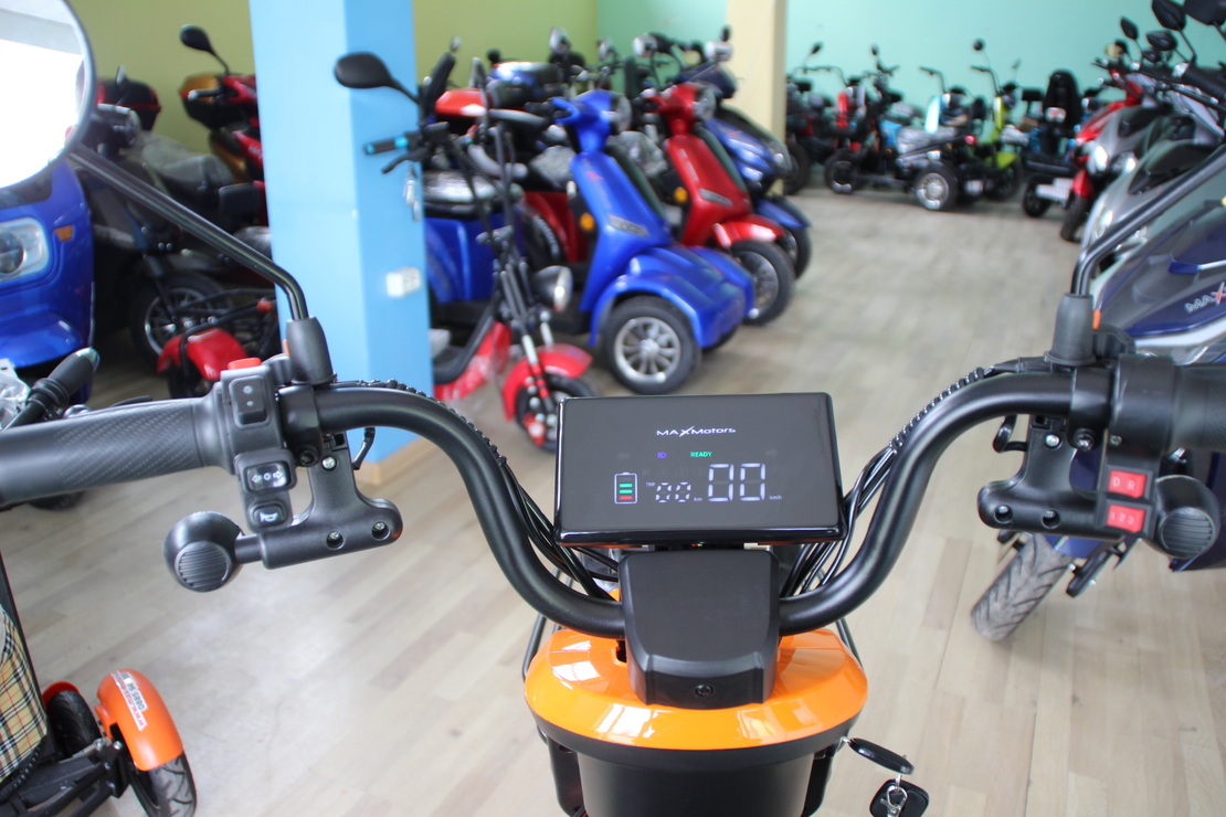 Уникална Триместна Триколка MaxMotors X1 NEW