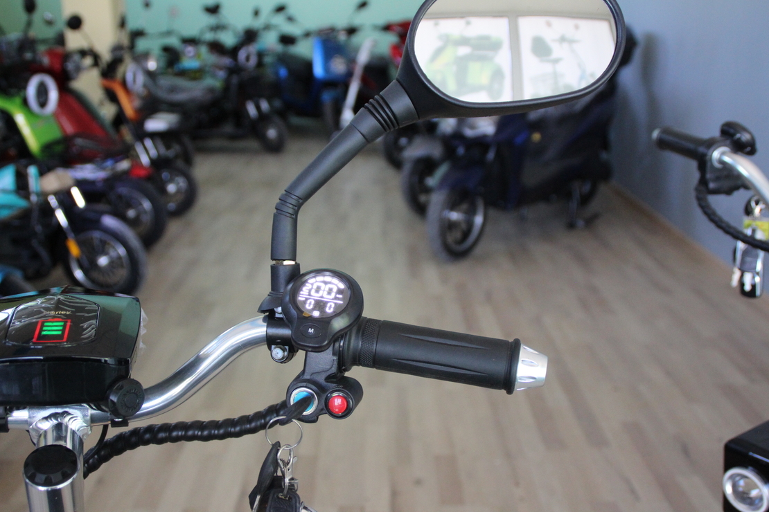 Електрическа триколка Max Motors A3 LUX, предно предаване, 750W, кресло с подлакътници