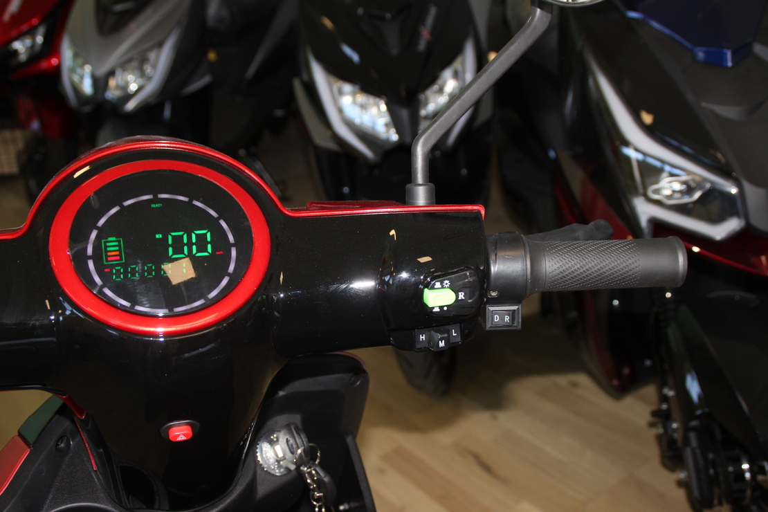 Електрическа триколка Max Motors FM2 PRO 1800W, 25Ah, RED