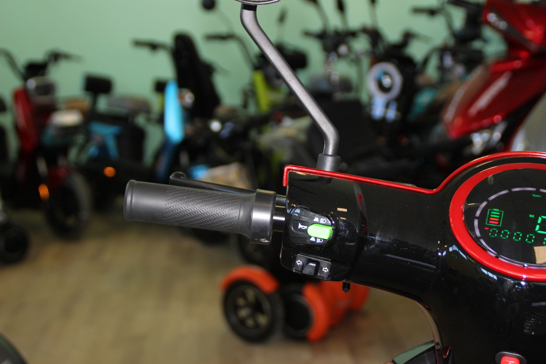 Електрическа триколка Max Motors FM2 PRO 1800W, 25Ah, RED