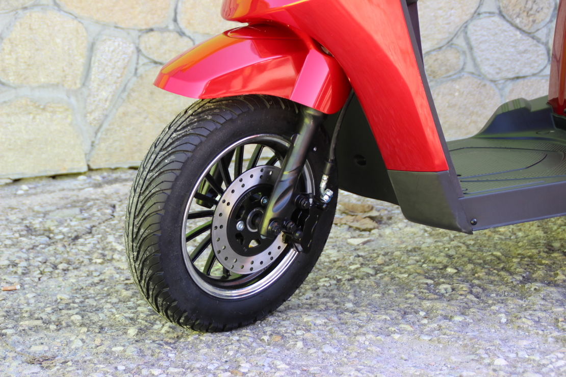 Електрическа Фамозна триколка MaXmotors FM1 1500W – RED