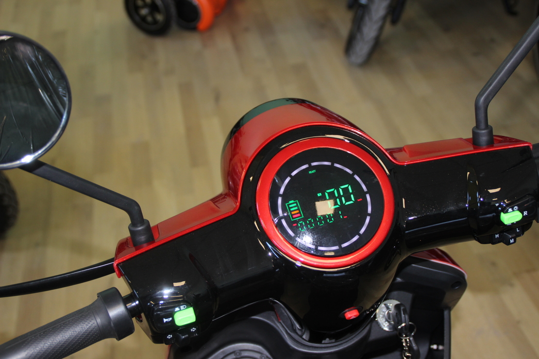 Електрическа триколка Max Motors FM2 PRO 1800W, 25Ah, RED