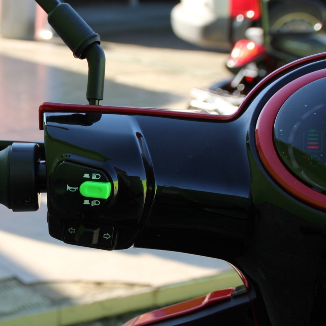 Електрическа Фамозна триколка MaXmotors FM1 1500W – RED