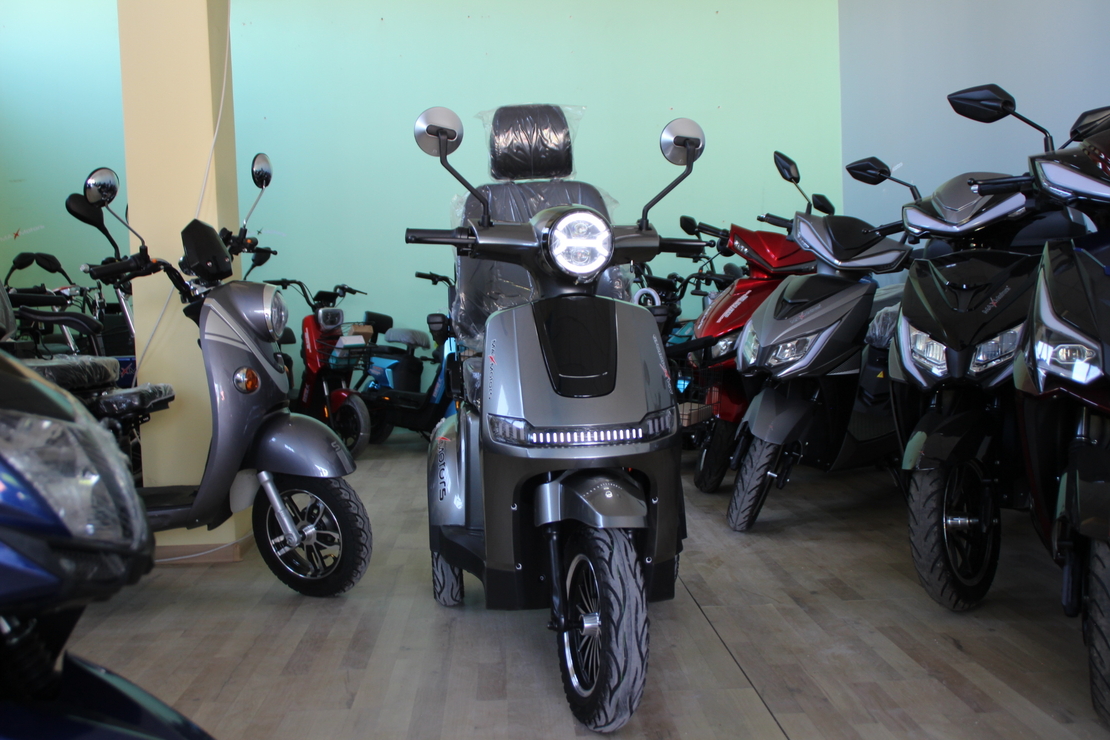Електрическа триколка Max Motors FM2 PRO 1800W, 25Ah, GRAY