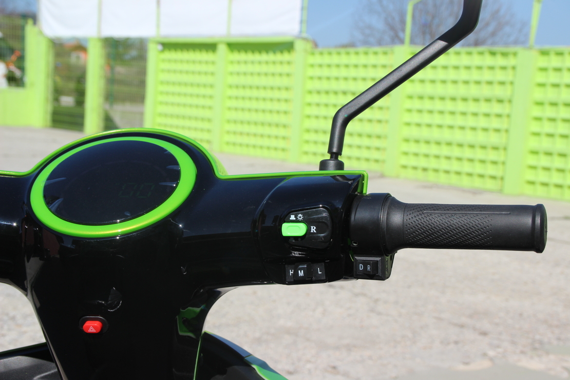 Електрическа Фамозна триколка MaXmotors FM1 1500W – GREEN