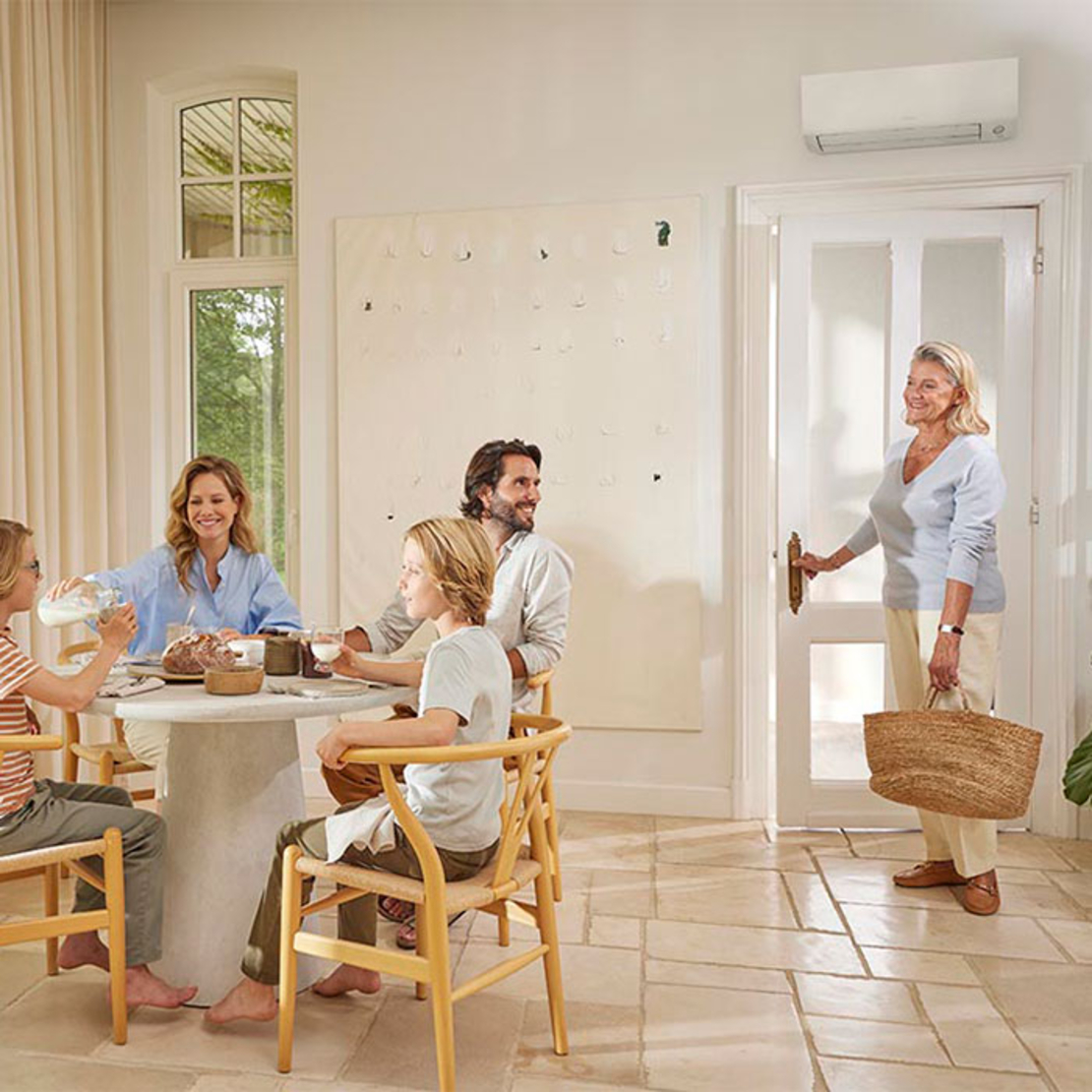Инверторен климатик Daikin FTXM25A/RXM25A PERFERA WiFi 2024, 9000 BTU, Клас A+++