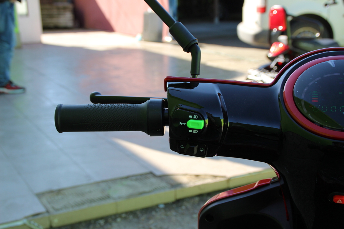 Електрическа Фамозна триколка MaXmotors FM1 1500W – RED