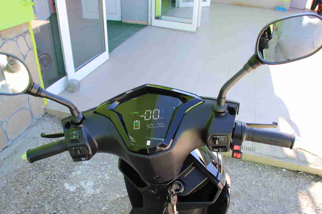 ЕЛЕКТРИЧЕСКА ТРИКОЛКА-СКУТЕР MAX SPORT 1500W BLACK