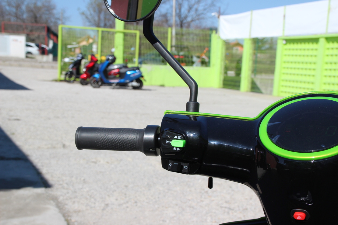 Електрическа Фамозна триколка MaXmotors FM1 1500W – GREEN