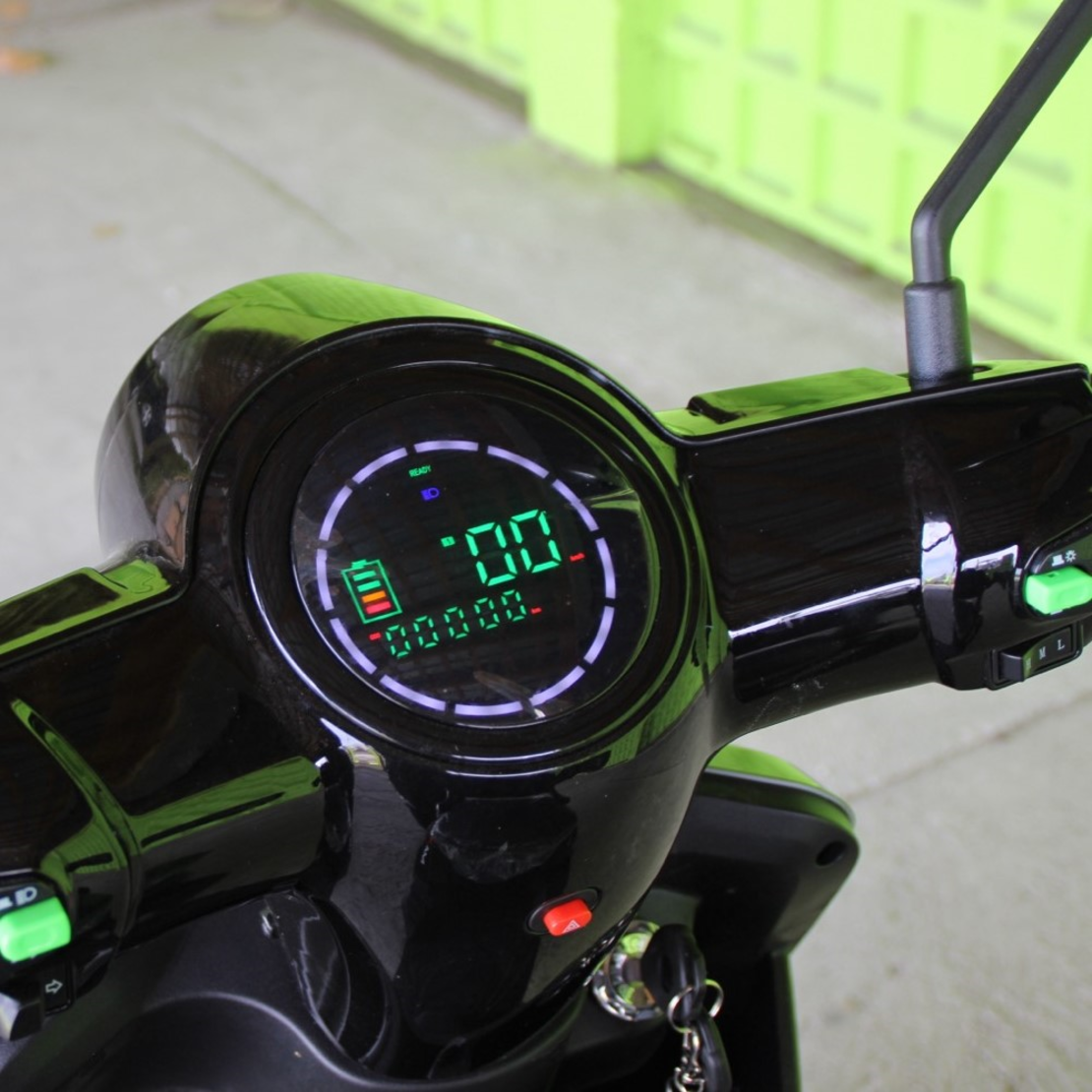 Електрическа Фамозна триколка MaXmotors FM1 1500W – BLACK