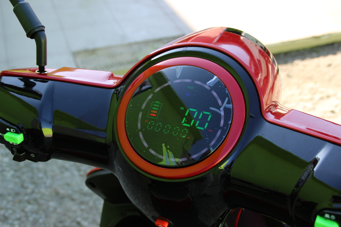 Електрическа Фамозна триколка MaXmotors FM1 1500W – RED