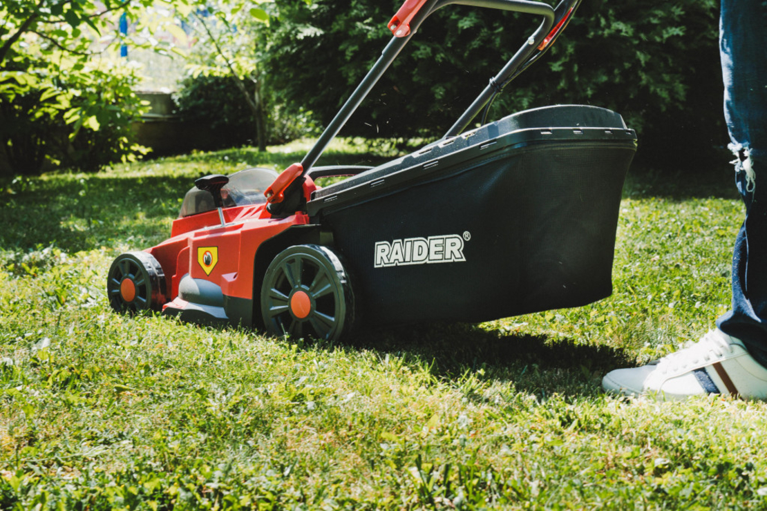 R20 Косачка безч. 40V 37cm 35L 6нива Solo 300m2 RDP-BCLM20