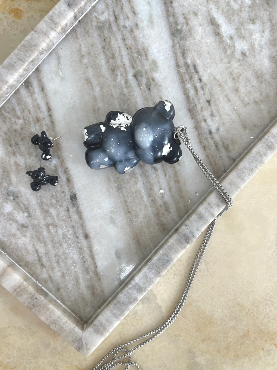''Silver-grey'' necklace