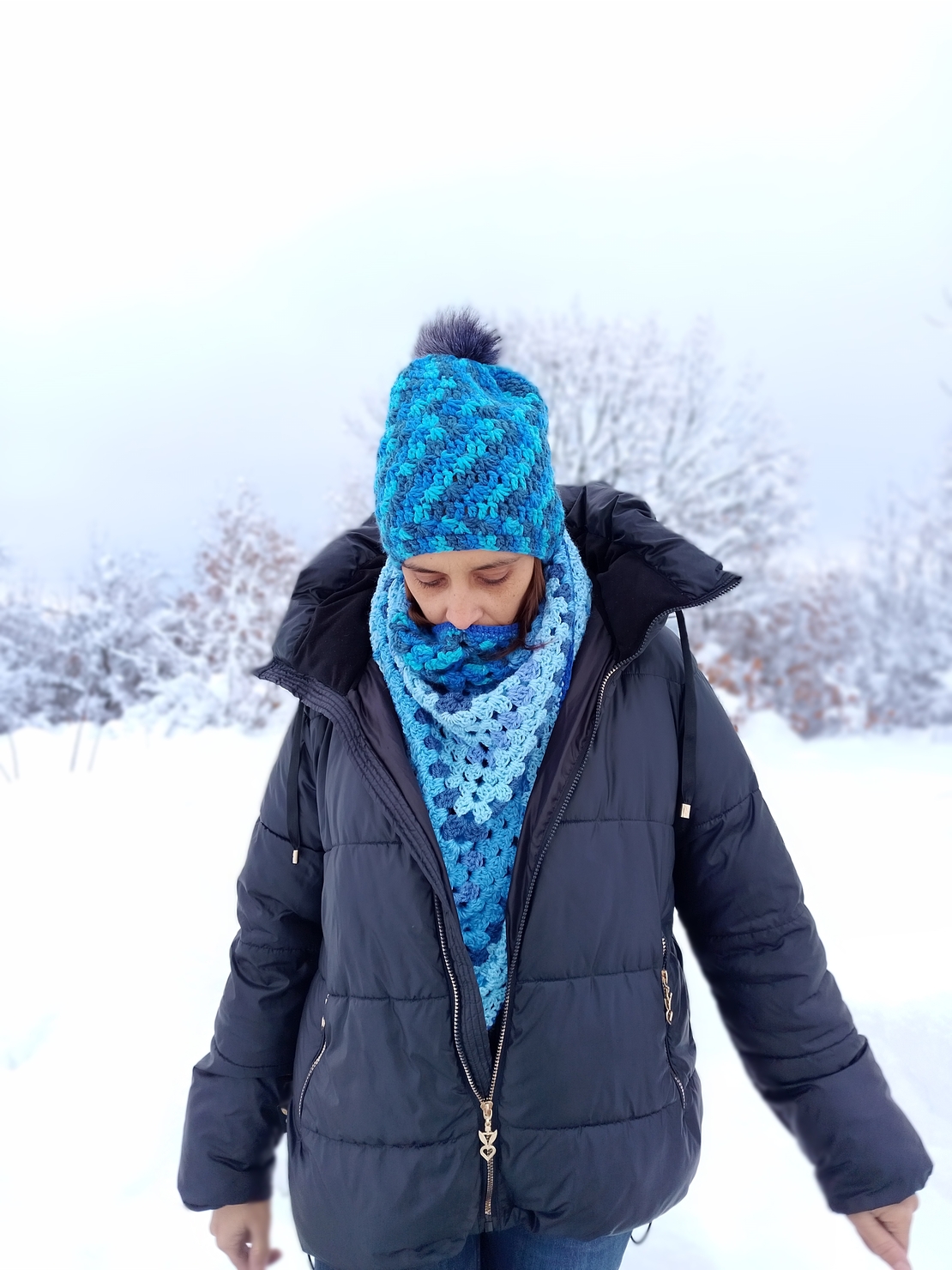 Ръчно изплетена шапка, носеща цвят и настроение „Звезда“