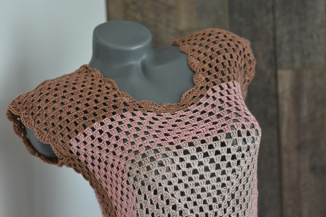 Hand-knitted openwork blouse with floral motifs - Boho Chic Elegance