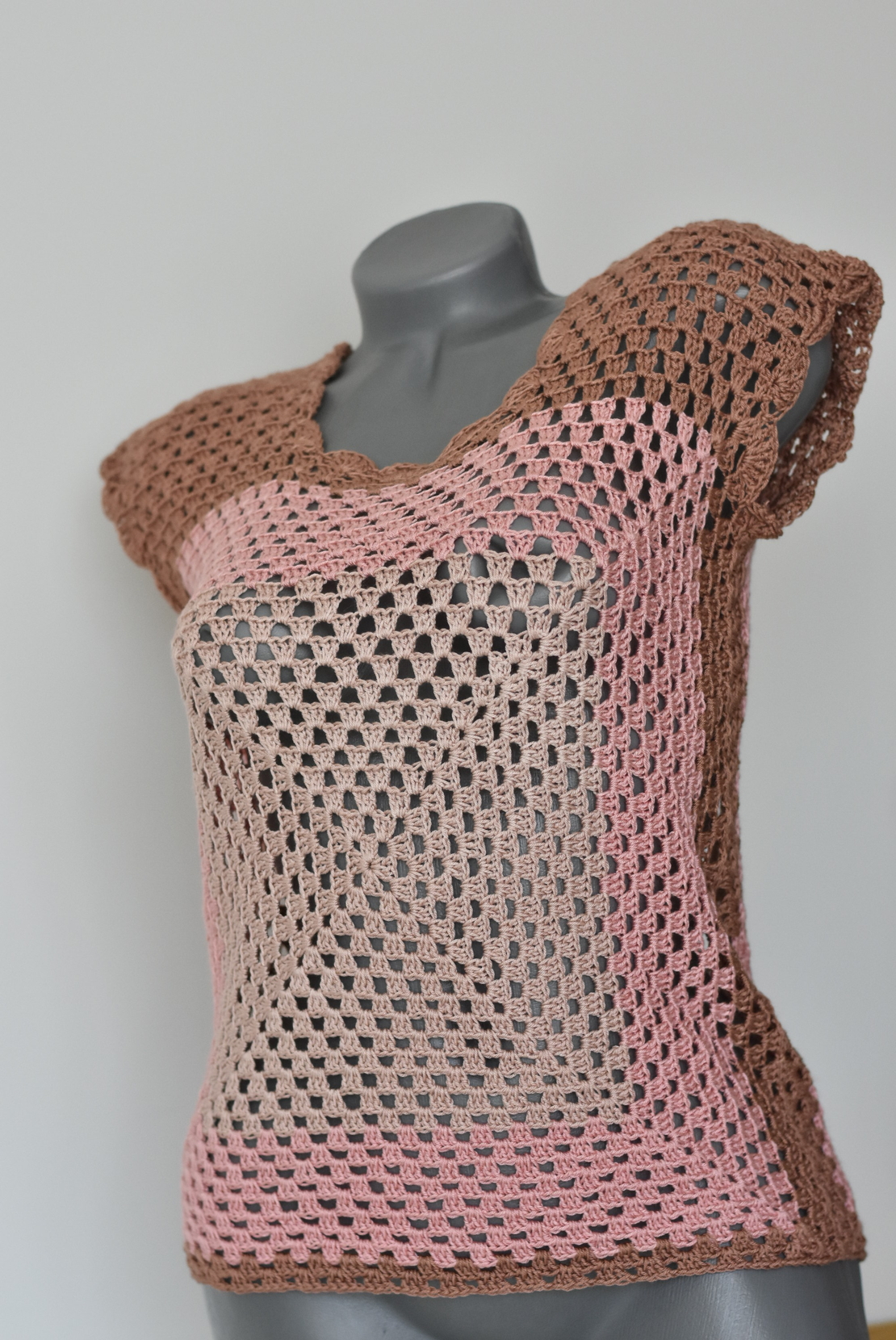 Hand-knitted openwork blouse with floral motifs - Boho Chic Elegance