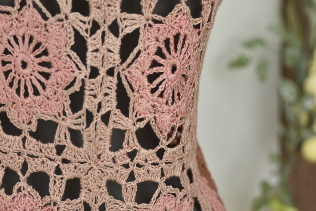 Hand-knitted openwork blouse with floral motifs - Boho Chic Elegance