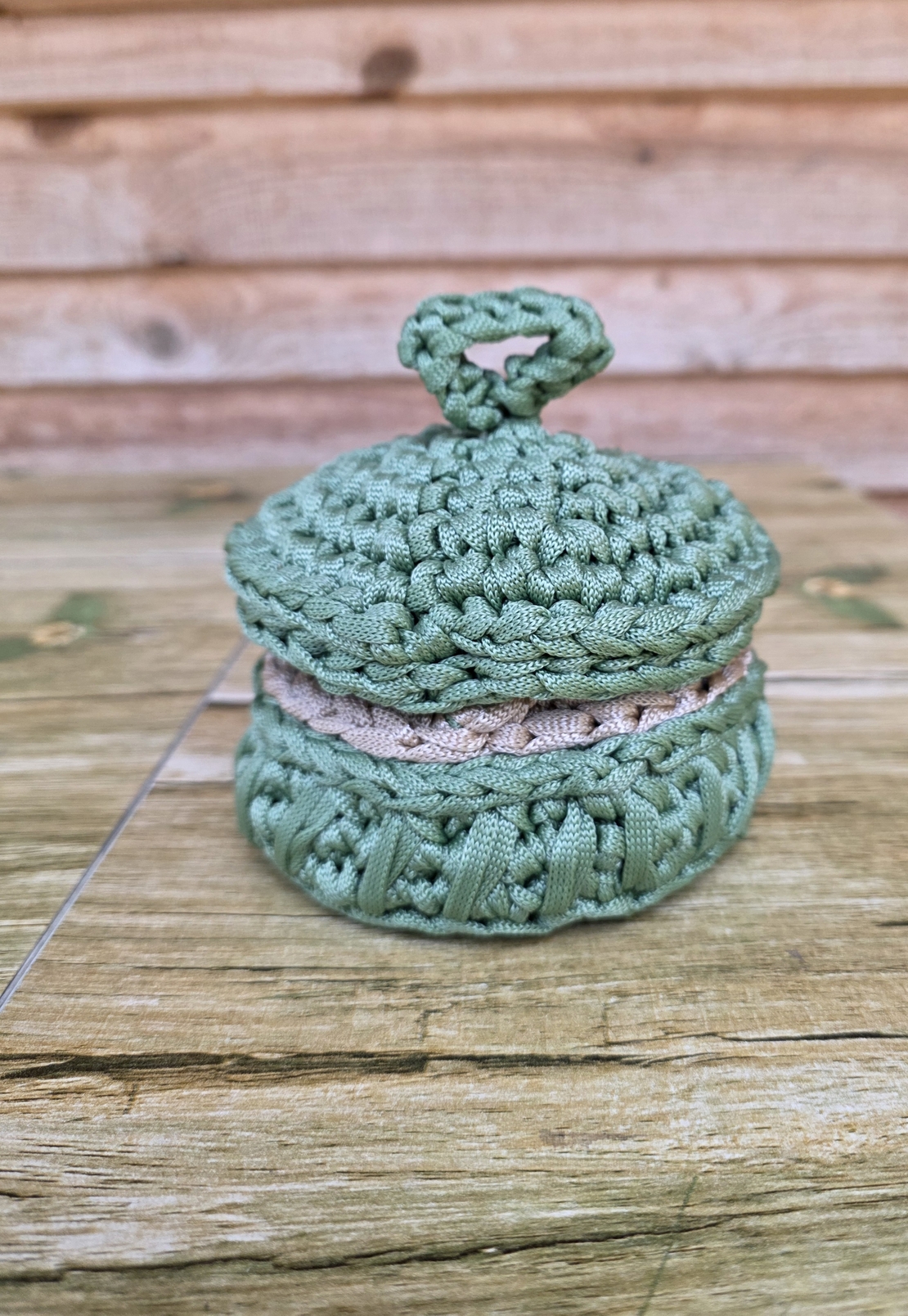 Елегантна Плетена Кутия с Капак-Организация с Душа и Стил!