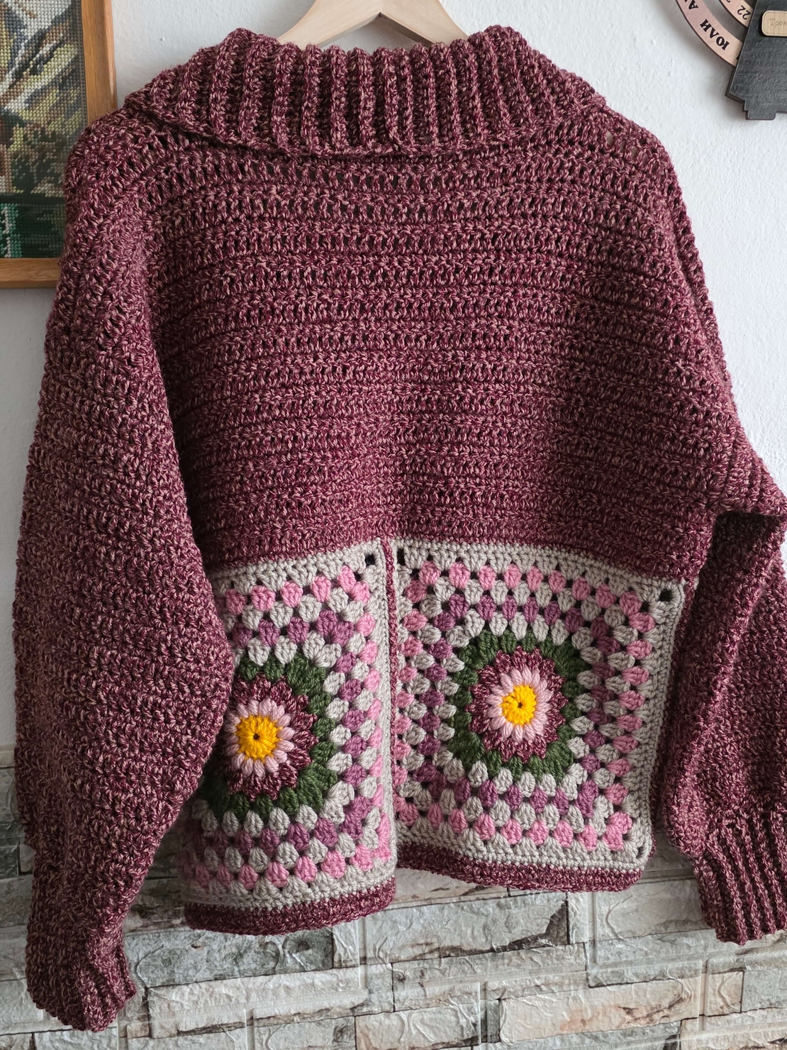 Уникална Ръчно Плетена Жилетка с Бабини Квадрати-Модел 