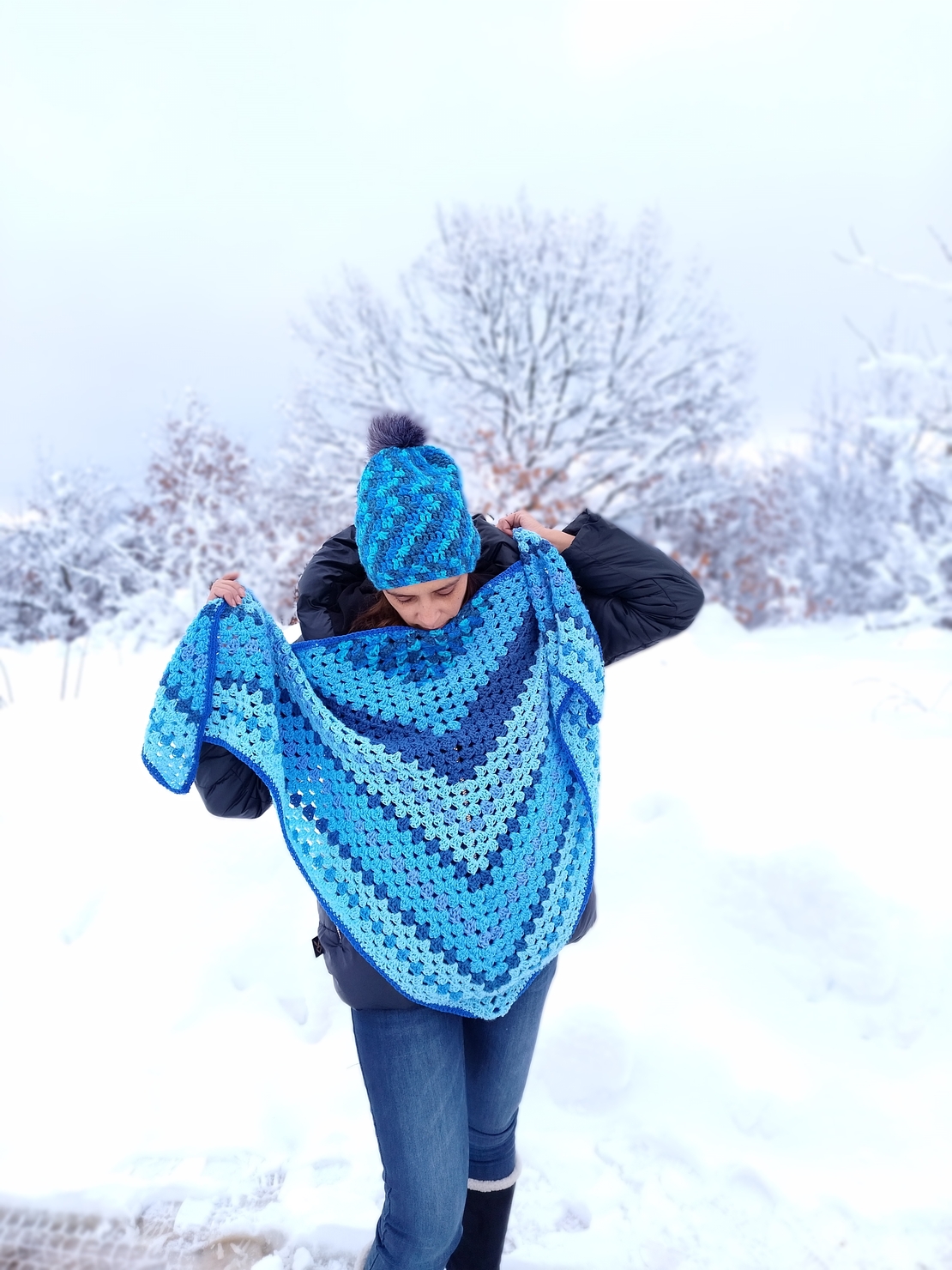 Ръчно изплетена шапка, носеща цвят и настроение „Звезда“