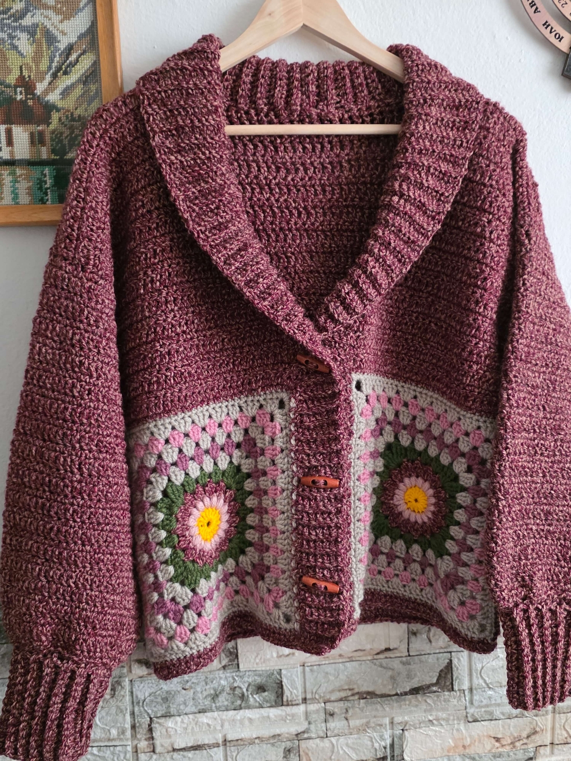 Уникална Ръчно Плетена Жилетка с Бабини Квадрати-Модел 