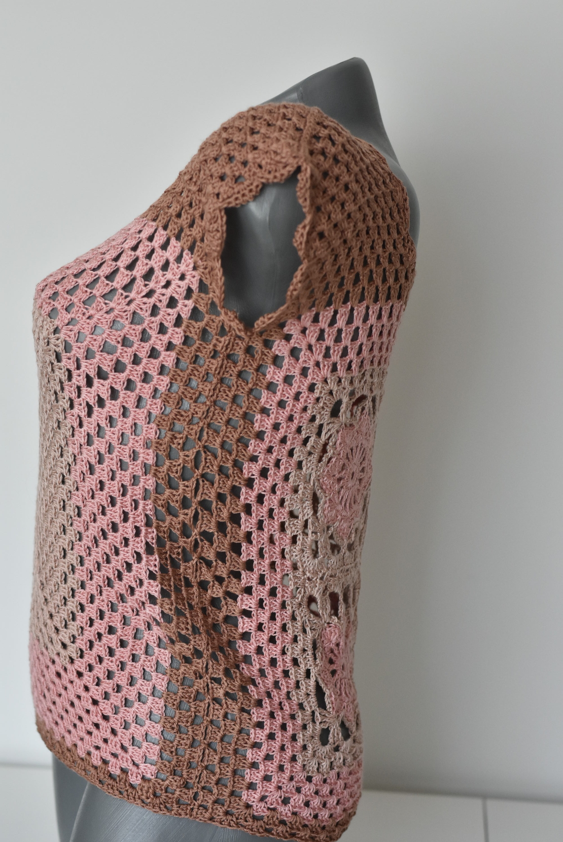 Hand-knitted openwork blouse with floral motifs - Boho Chic Elegance