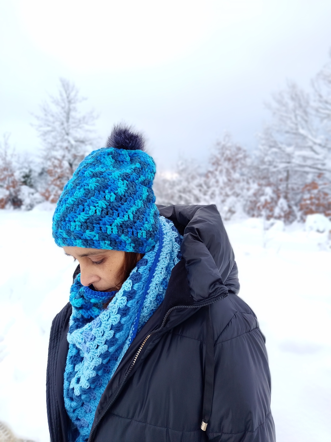 Ръчно изплетена шапка, носеща цвят и настроение „Звезда“