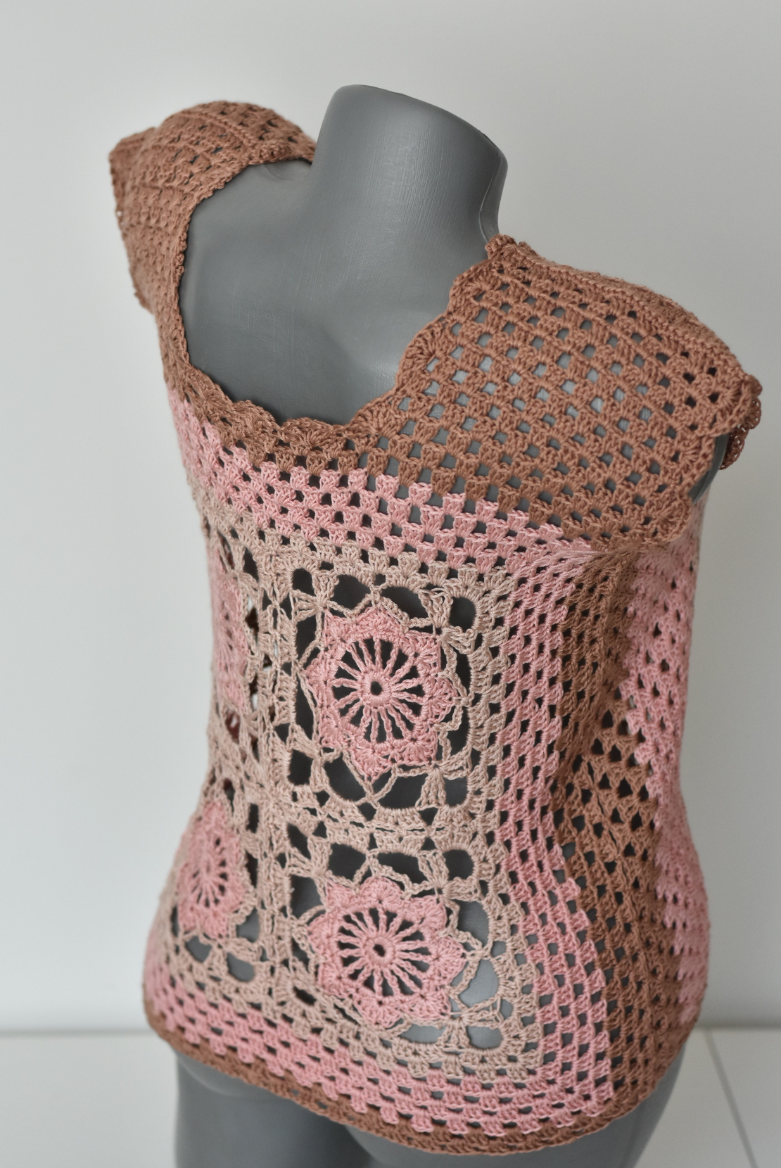 Hand-knitted openwork blouse with floral motifs - Boho Chic Elegance
