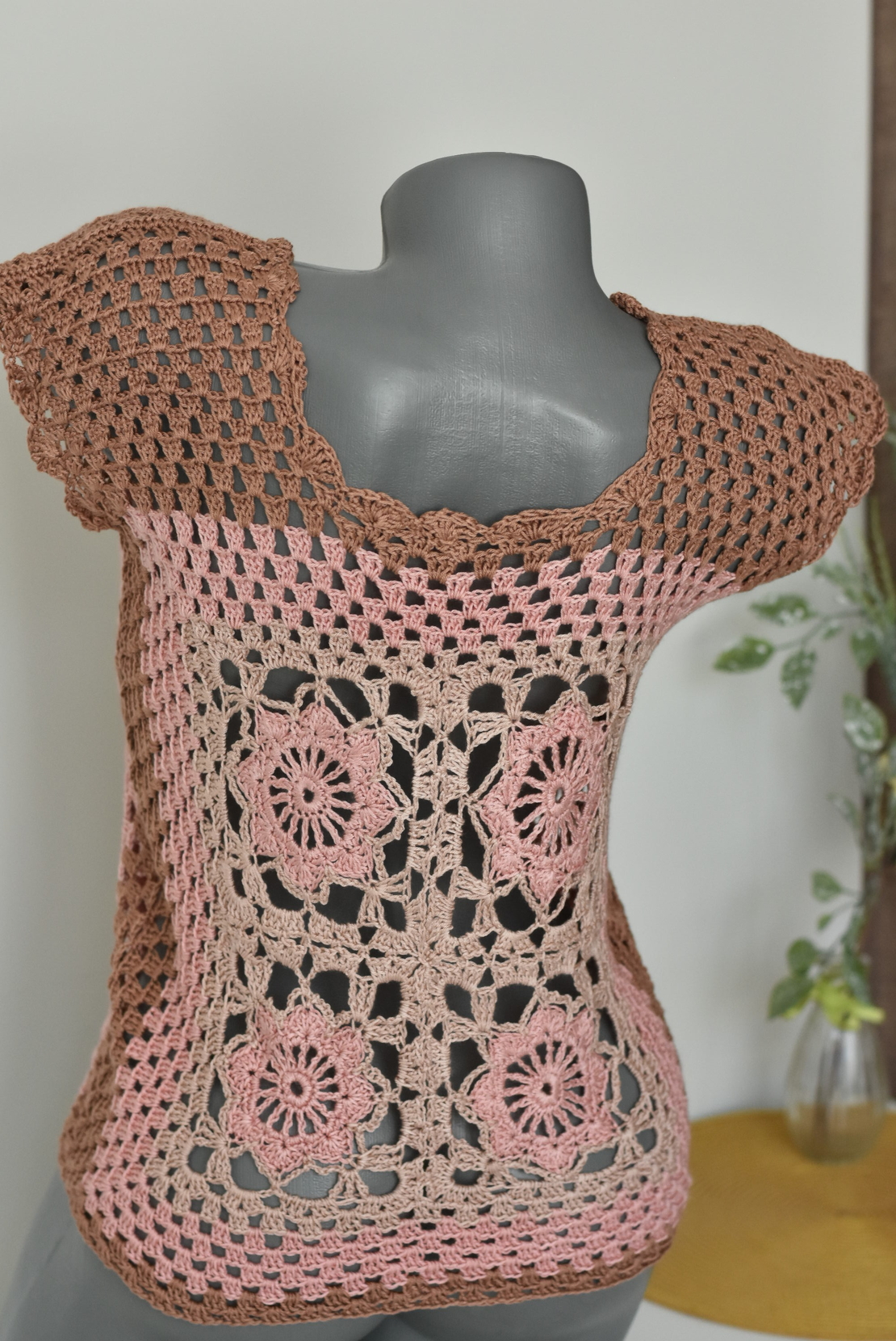 Hand-knitted openwork blouse with floral motifs - Boho Chic Elegance